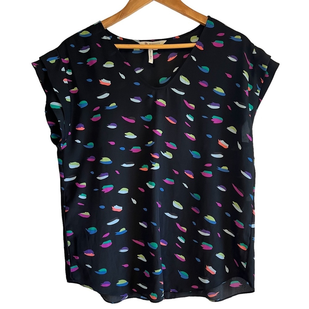 BCBG Generation printed short sleeve v-neck blouse